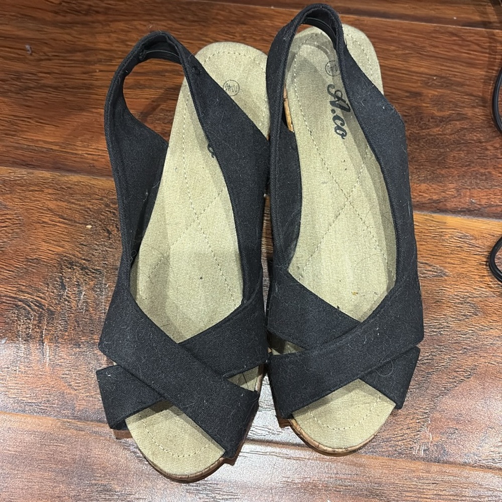 Black Wedge Heels Sandals - size 10 - Picture 5 of 6